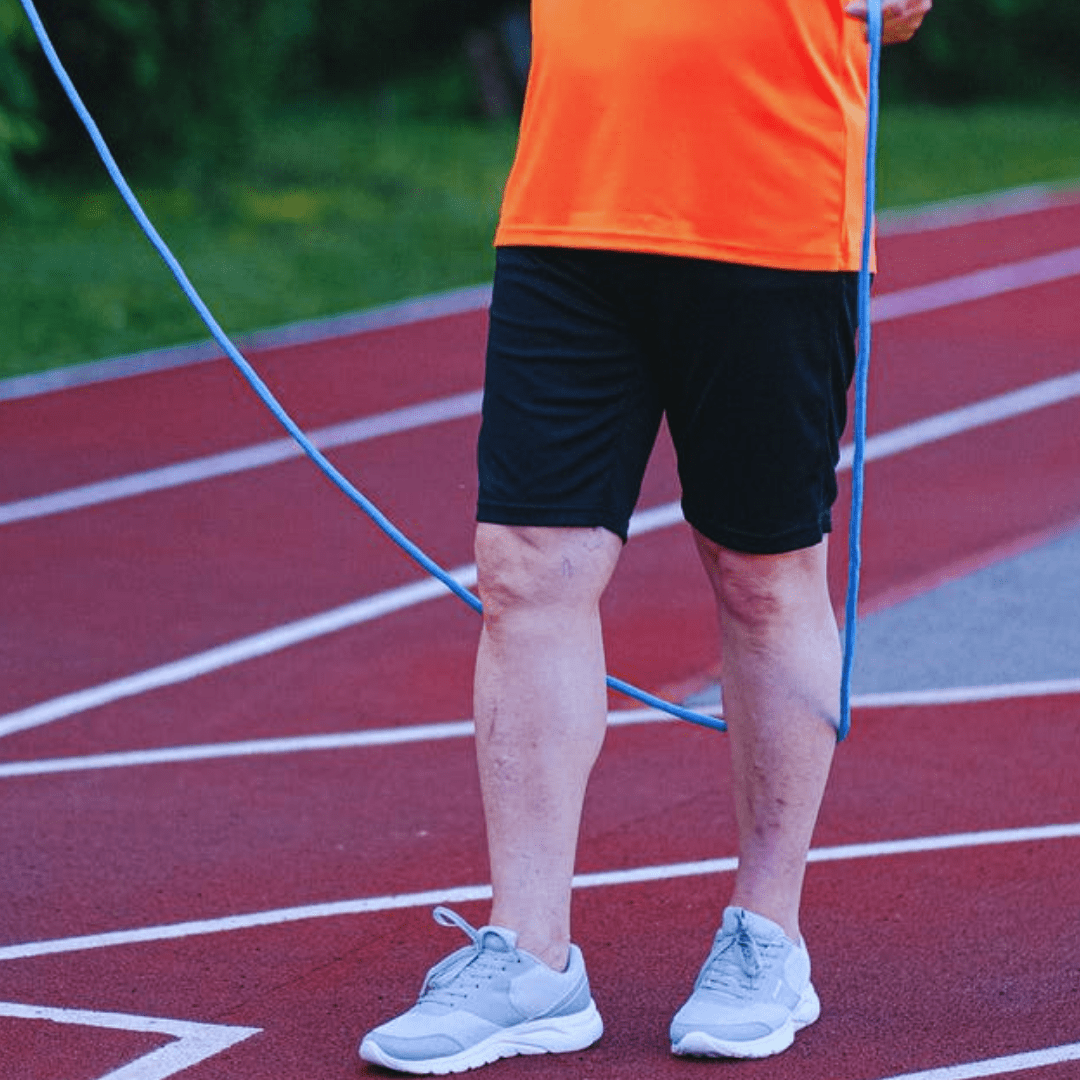Pular corda é exercício que vale um treino inteiro; veja benefícios